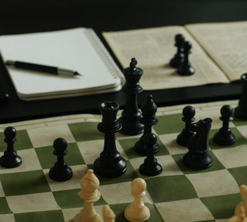 Chess board and notes - Shri - Unsplash