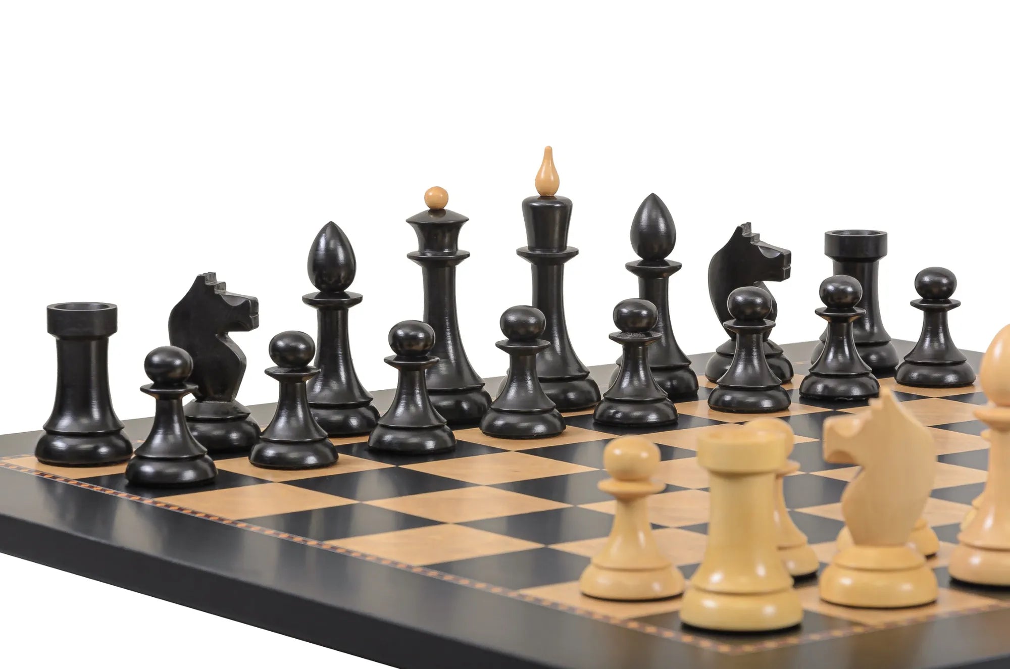Rechapados Ferrer THE QUEEN'S GAMBIT Chess Set and Board