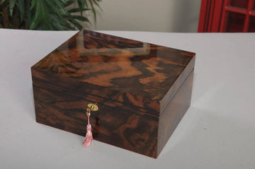 Signature Premium Chess Box - Walnut Burl