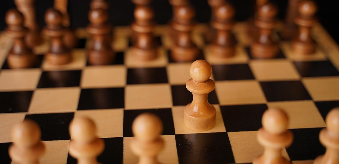 How Grandmasters Defend Tough Positions - EMPIRE CHESS