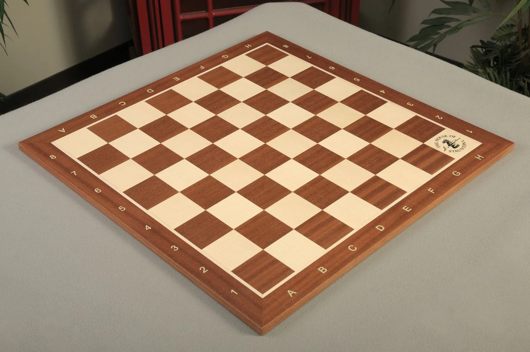 Great e-tool for teaching chess: digital chess demo board